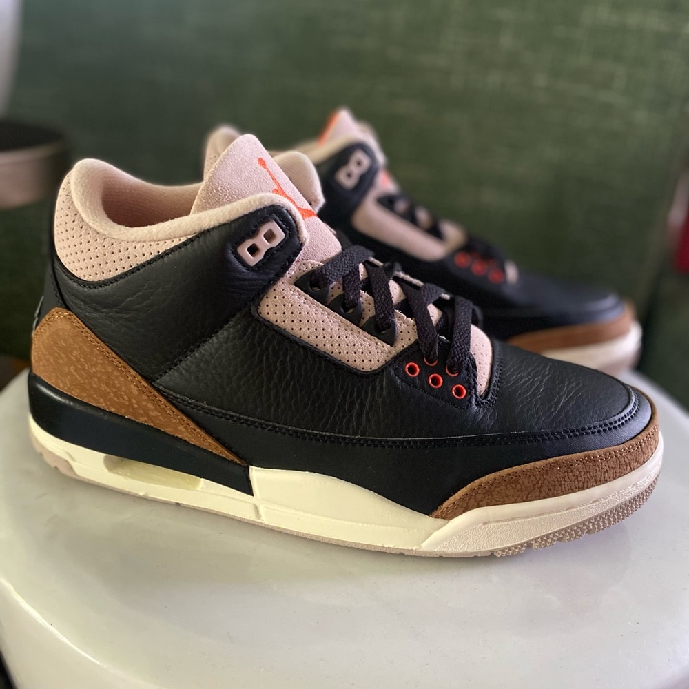 Nike Air Jordan 3 Retro - Black/Rush Orange & Fossil Stone